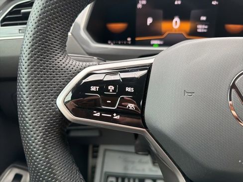 Used 2022 Volkswagen Tiguan SE R-Line image 20