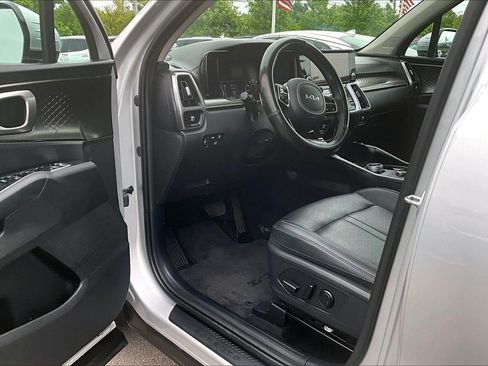 Used 2024 Kia Sorento EX AWD/4WD image 11