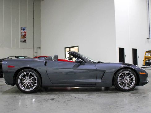 Used 2013 Chevrolet Corvette Convertible image 8