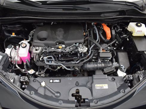 Used 2025 Toyota Sienna XLE w/ XLE Plus Package AWD/4WD image 9