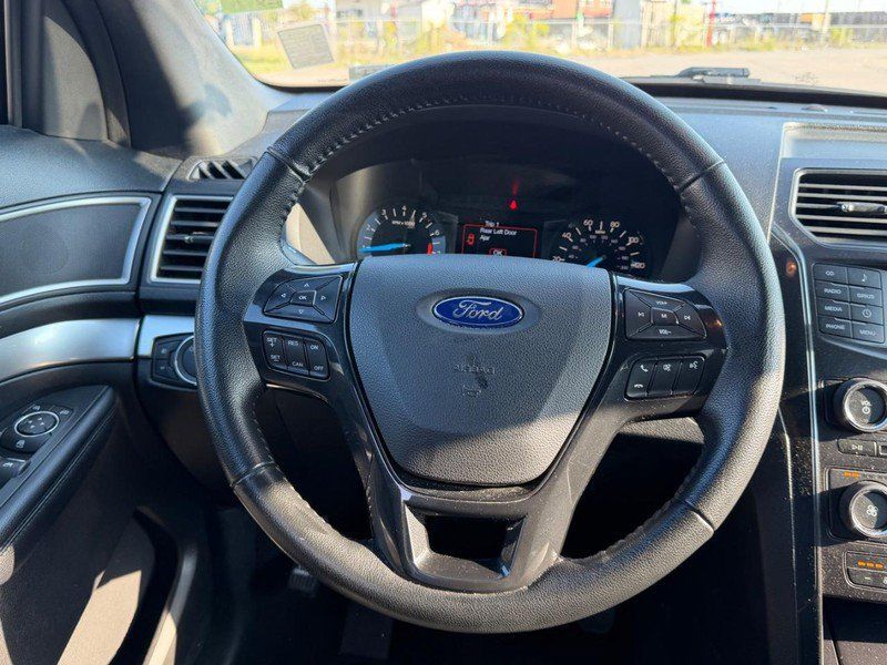 Used 2017 Ford Explorer XLT FWD image 11