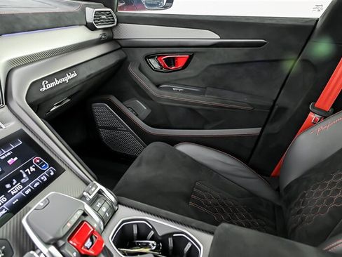 Used 2023 Lamborghini Urus Performante AWD/4WD image 34