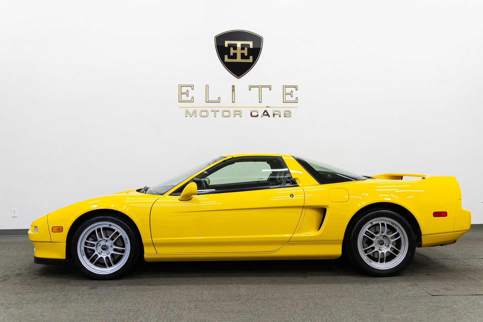 Used 2000 Acura NSX T RWD image 2