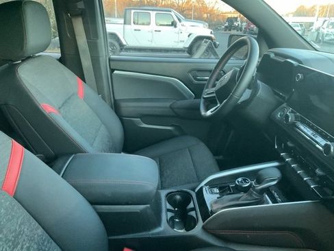 Used 2023 Chevrolet Colorado Z71 w/ Z71 Convenience Package 2 image 4