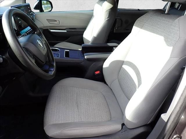 Used 2022 Toyota Sienna LE FWD image 12