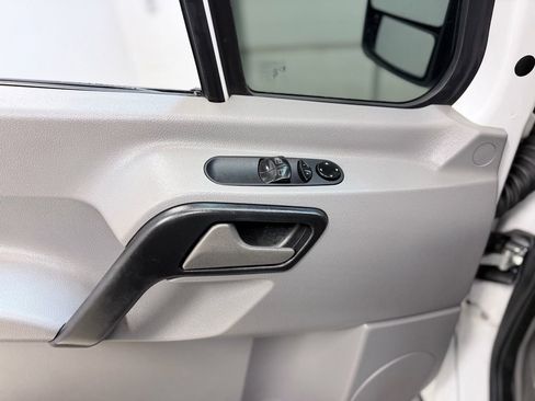 Used 2017 Mercedes-Benz Sprinter 2500 image 19