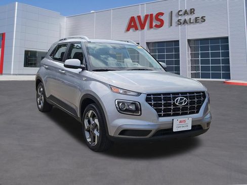 Used 2025 Hyundai Venue SEL FWD image 9