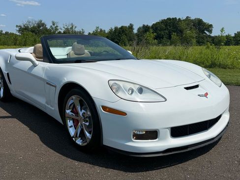 Used 2012 Chevrolet Corvette Grand Sport w/ 2LT Preferred Equipment Group RWD image 9