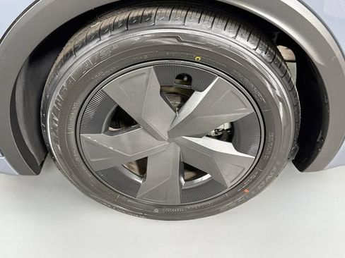Certified 2024 Toyota Prius LE FWD image 28