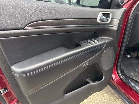 Used 2018 Jeep Grand Cherokee Limited image 16