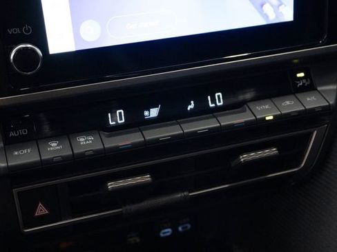 Used 2025 Toyota Camry SE FWD image 8