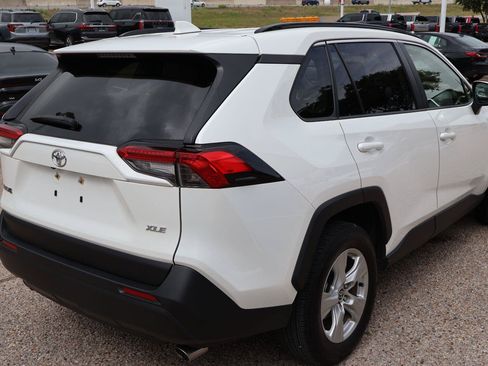 Used 2021 Toyota RAV4 XLE FWD image 3