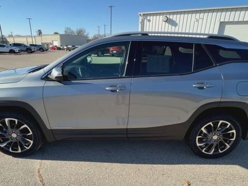 Used 2023 GMC Terrain SLT w/ Infotainment Package II FWD image 6