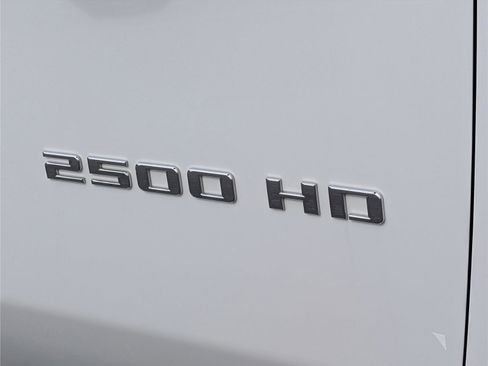 Used 2024 Chevrolet Silverado 2500 LT image 9