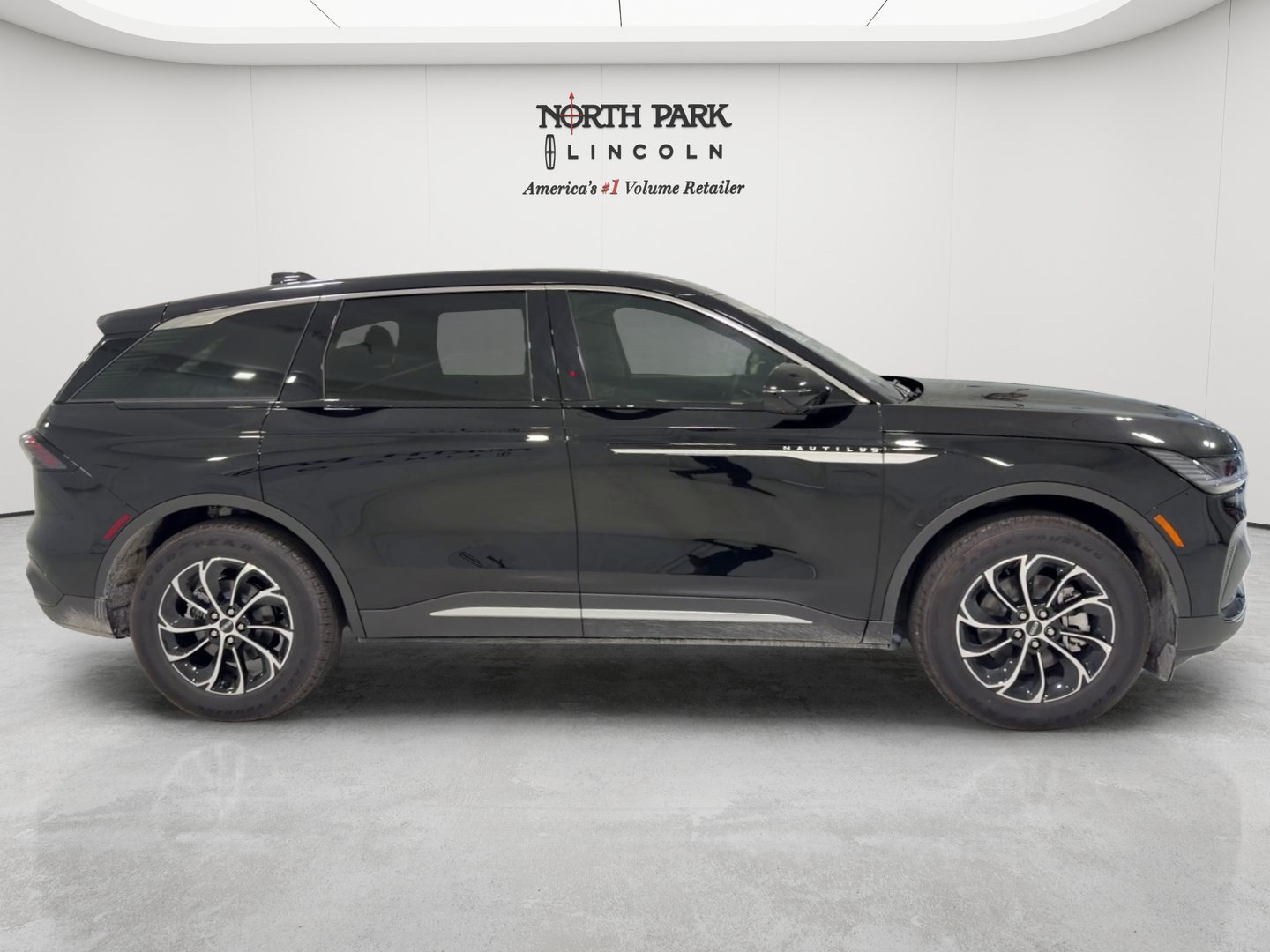 New 2026 Lincoln Nautilus Premier AWD/4WD image 6