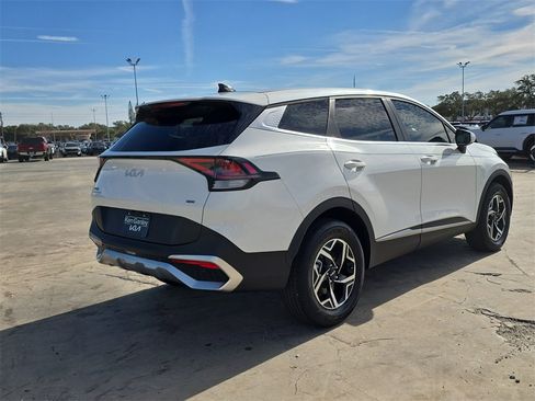 Certified 2023 Kia Sportage LX image 10