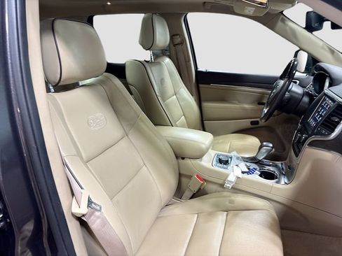 Used 2018 Jeep Grand Cherokee Overland AWD/4WD image 22