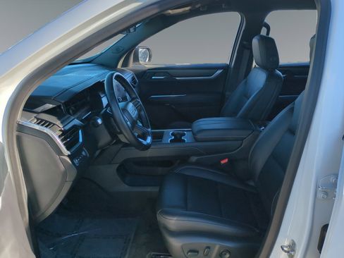 Used 2024 GMC Acadia Elevation image 9