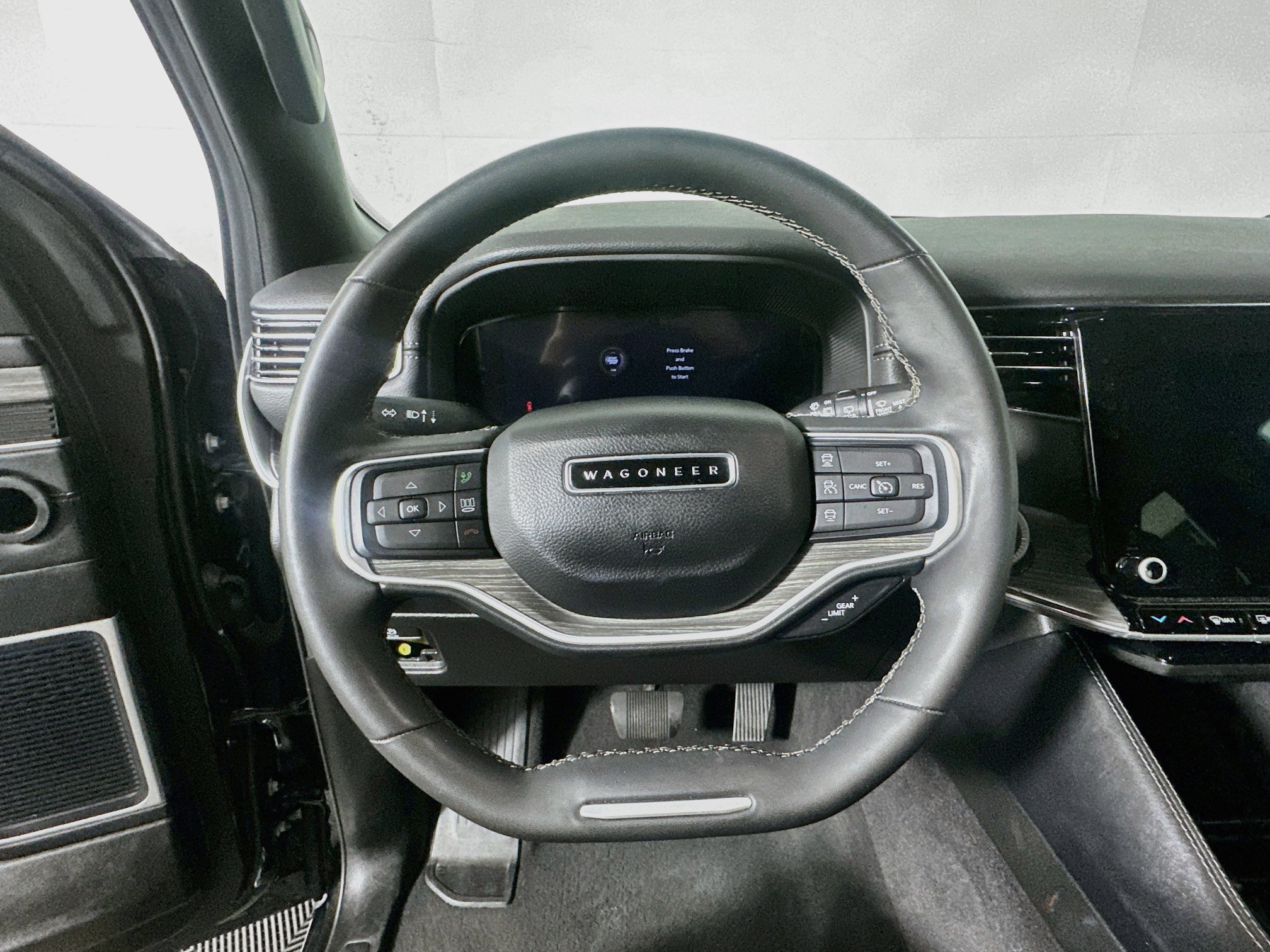 Used 2024 Jeep Wagoneer Series III AWD/4WD image 17