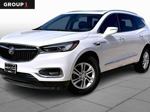 Used 2018 Buick Enclave Essence image 1