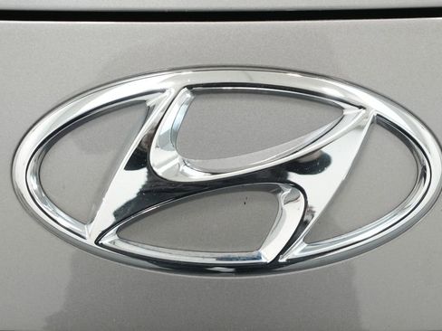 Used 2023 Hyundai Elantra SEL image 11