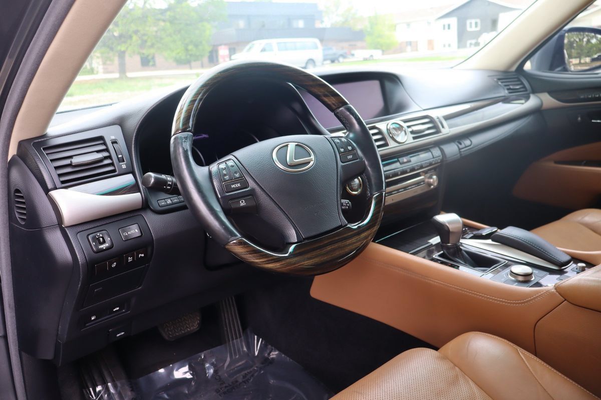 Used 2014 Lexus LS 460 AWD w/ Comfort Package image 15