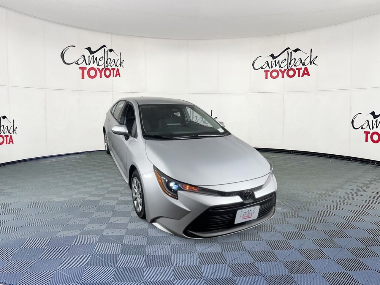 Used 2025 Toyota Corolla LE FWD image 4