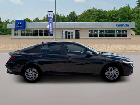 New 2026 Hyundai Elantra Blue image 9