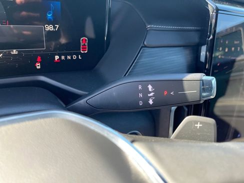 Used 2025 GMC Acadia Elevation image 28