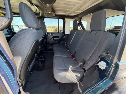 Used 2025 Jeep Wrangler Unlimited Rubicon AWD/4WD image 19