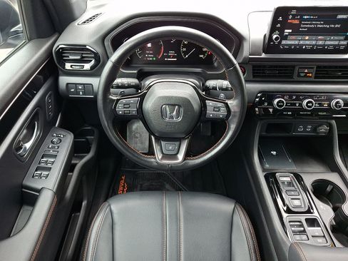 Used 2024 Honda Pilot TrailSport image 11