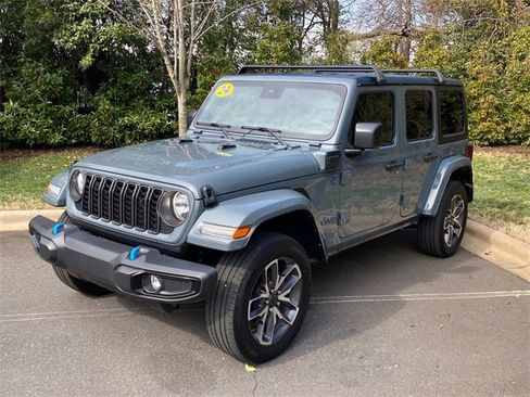 Used 2024 Jeep Wrangler Unlimited image 3