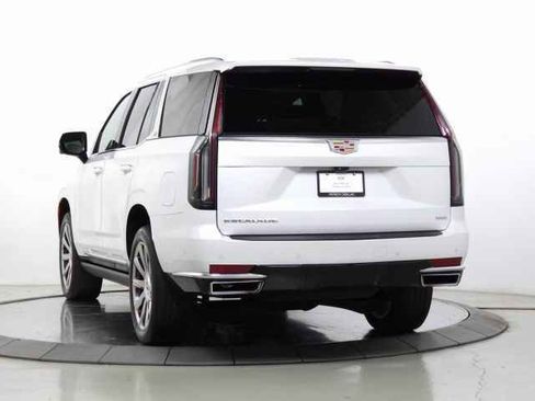 Used 2022 Cadillac Escalade Premium Luxury Platinum image 3