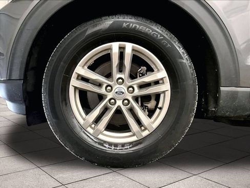 Used 2021 Ford Explorer XLT w/ Equipment Group 202A AWD/4WD image 8