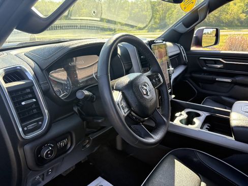 Used 2025 RAM 1500 Laramie AWD/4WD image 30