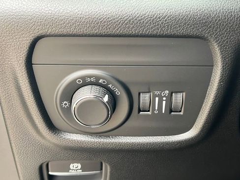 New 2025 Jeep Grand Cherokee L Altitude image 18