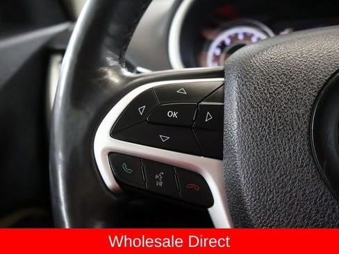 Used 2015 Jeep Cherokee Latitude w/ Cold Weather Group AWD/4WD image 16
