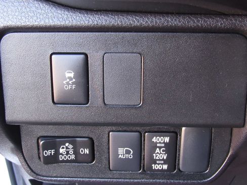 Used 2023 Toyota Tacoma TRD Off-Road AWD/4WD image 33