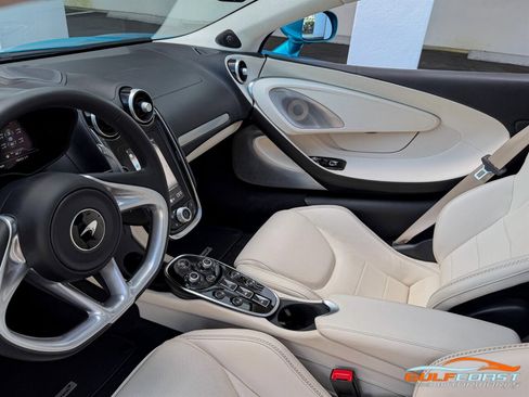 Used 2023 McLaren GT image 17