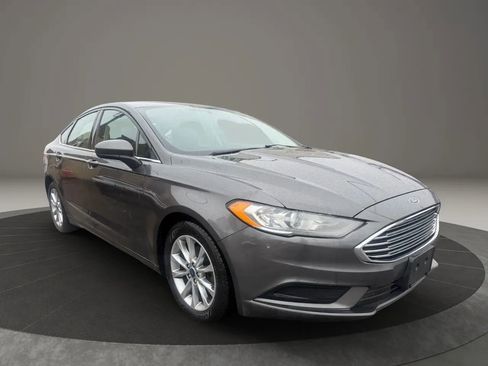 Used 2017 Ford Fusion SE image 3