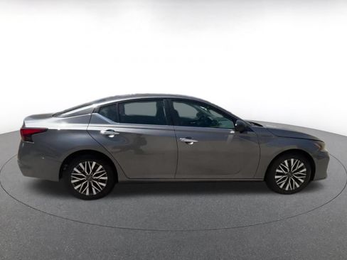 Used 2025 Nissan Altima 2.5 SV FWD image 15