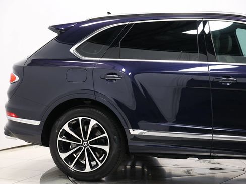 Used 2021 Bentley Bentayga AWD/4WD image 73