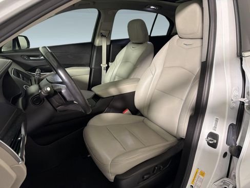 Used 2023 Cadillac XT4 Premium Luxury w/ Cold Weather Package FWD image 5