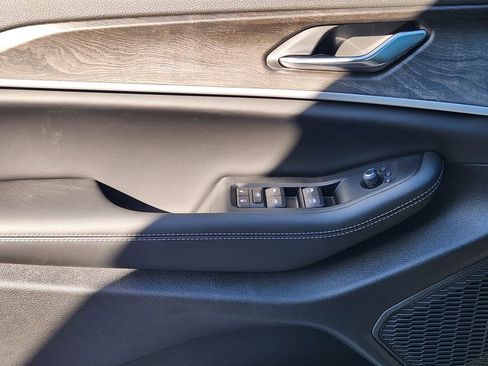 New 2026 Jeep Grand Cherokee Altitude image 16