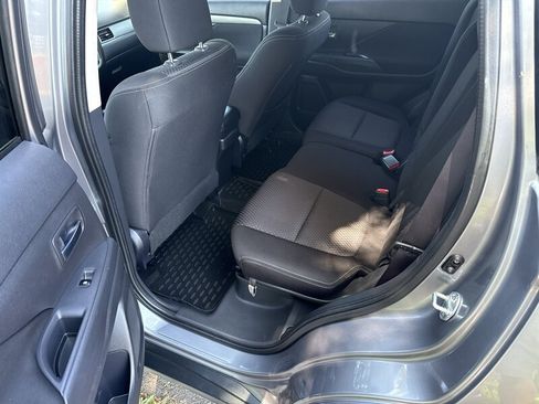 Used 2017 Mitsubishi Outlander SE AWD/4WD image 15