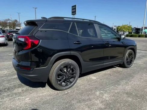 Used 2022 GMC Terrain SLE w/ Driver Convenience Package image 8