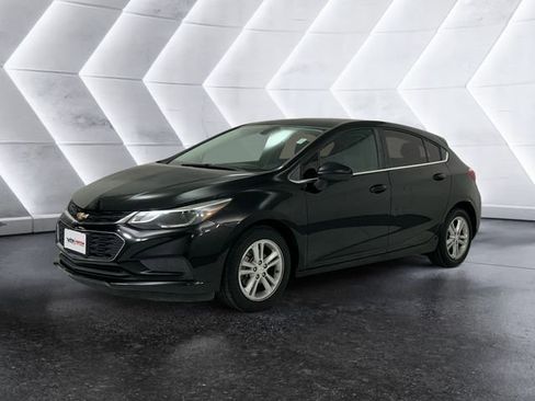 Used 2017 Chevrolet Cruze LT image 3