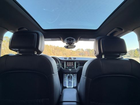 Used 2017 Porsche Macan S image 32