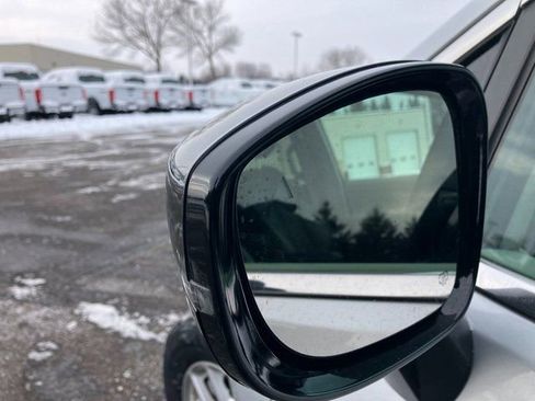 Used 2024 Chrysler Pacifica Touring-L image 22