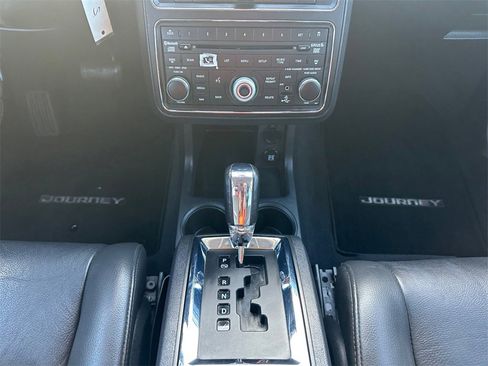 Used 2010 Dodge Journey R/T w/ Navigation & Sound Group I image 13